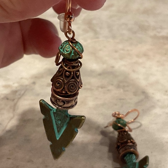 Arrowhead Dangle Earrings copper and brass with patina 2” new Artesian made - Picture 3 of 8
